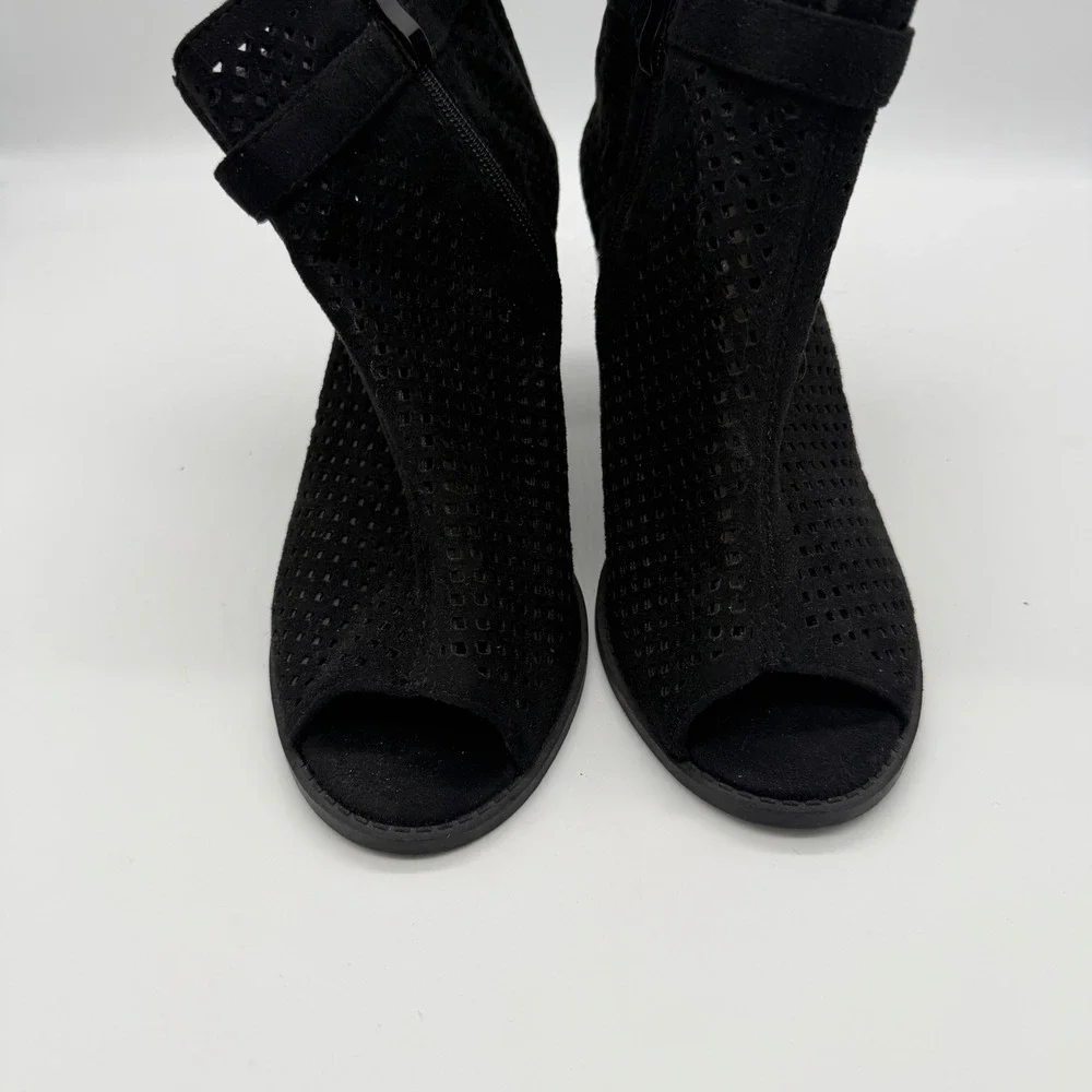 Bella Marie Tyler Black Faux Suede Peep Toe Perforated Ankle Booties 7.5